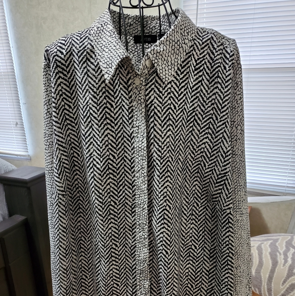 Apt. 9 Long sleeve shirt